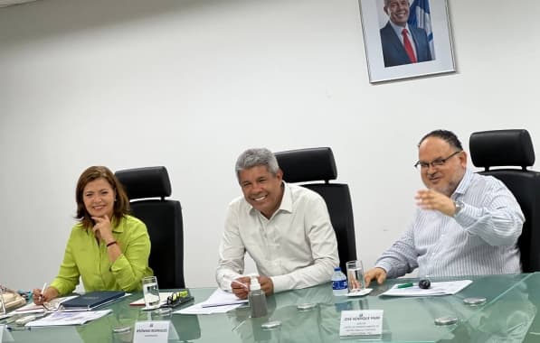 Jerônimo realiza reunião com ex-ministro da Educação, Henrique Paim, para discutir ano letivo