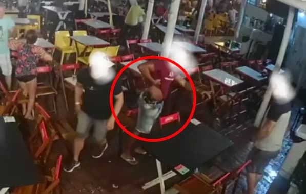 Homem armado causa tumulto em bar na orla de Salvador