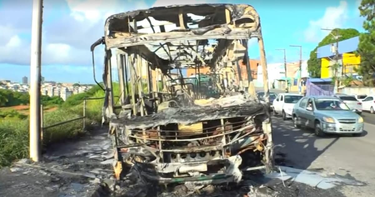 Chamas destruíram ônibus em Sussuarana