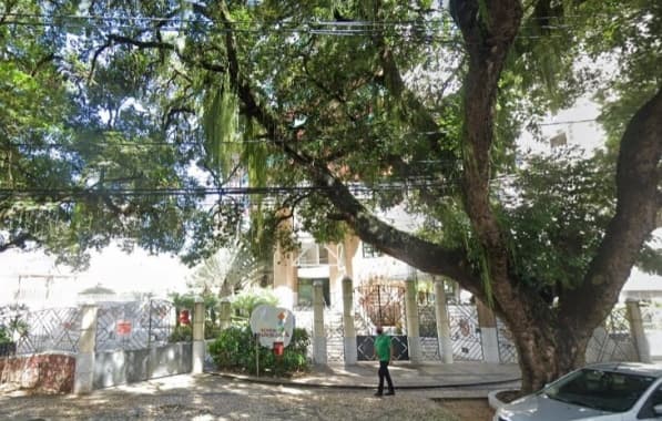 VÍDEO: Casal criminoso invade condomínio no Corredor da Vitória e rouba R$ 20 mil em joias