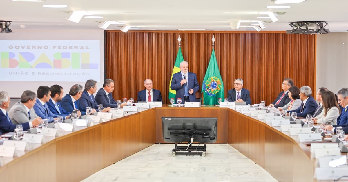 Lula em reunião com governadores e ministros
