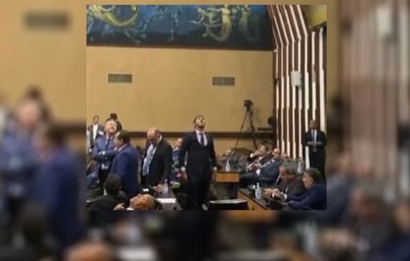 Em votação por conselheiro do TCM, Diego Castro bate boca e xinga manifestante na AL-BA
