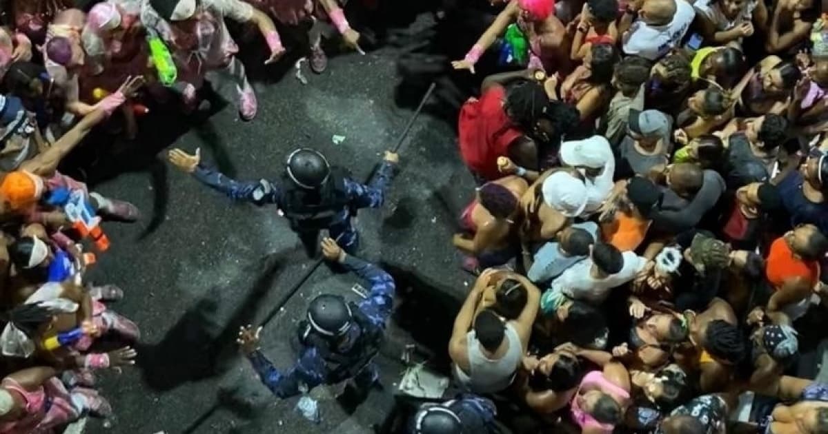 Jerônimo Rodrigues sanciona lei que proíbe uso de pistolas de água no Carnaval