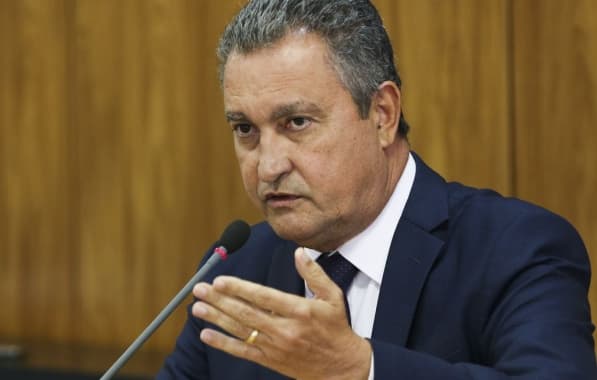 Deputados enviam ofício pedindo a demissão de Rui Costa ao presidente Lula