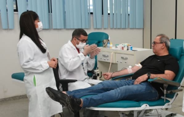 Presidente da Câmara de Salvador participa de campanha de doação de sangue 