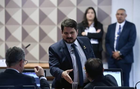 Governistas pediram que Marcos do Val fosse impedido de atuar na CPMI do 8 de janeiro, mas Arthur Maia não atendeu 