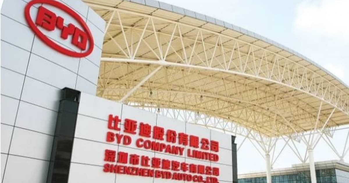 Fachada da fábrica da BYD na China