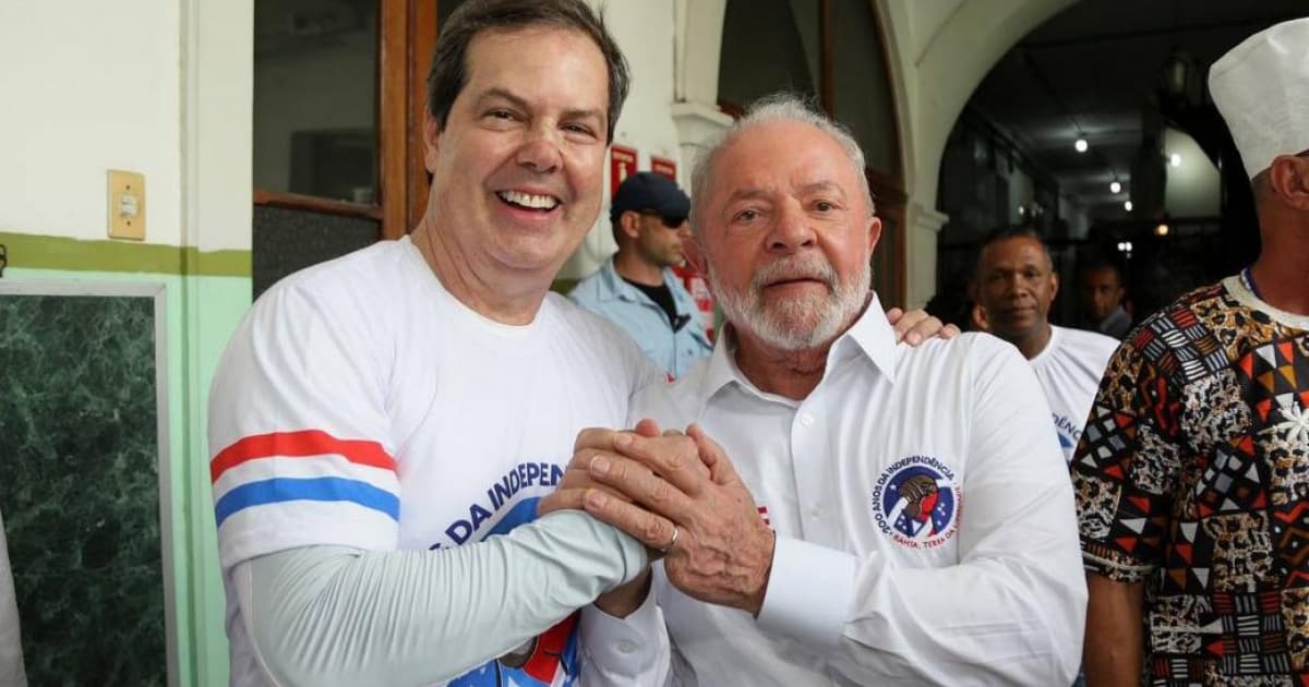 Benção antecipada? Zé Trindade tem encontro com Lula em concentração do 2 de julho e fomenta favoritismo para candidatura à Prefeitura de Salvador