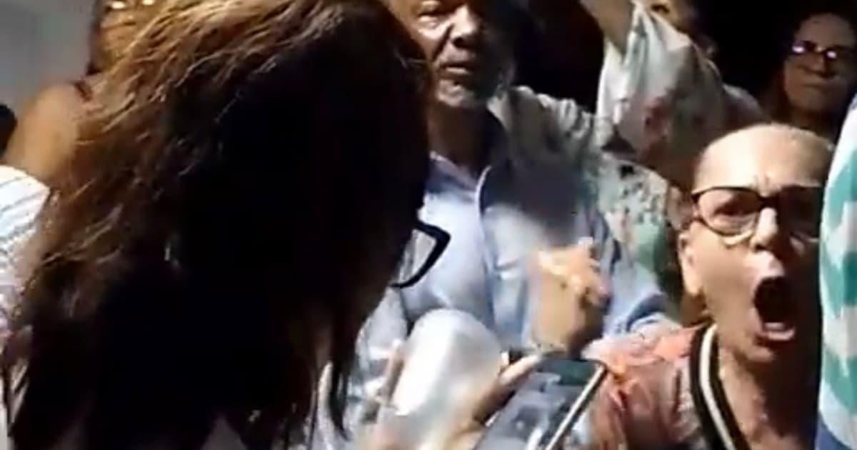 VÍDEO: Professores protestam na AL-BA e gritam “traidora” para Olívia Santana