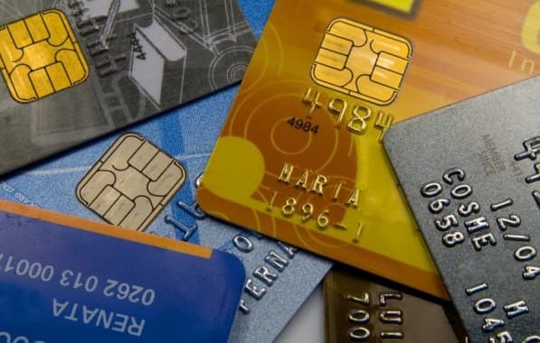 Deputados podem analisar na próxima semana proposta que regulamenta juros dos cartões de crédito