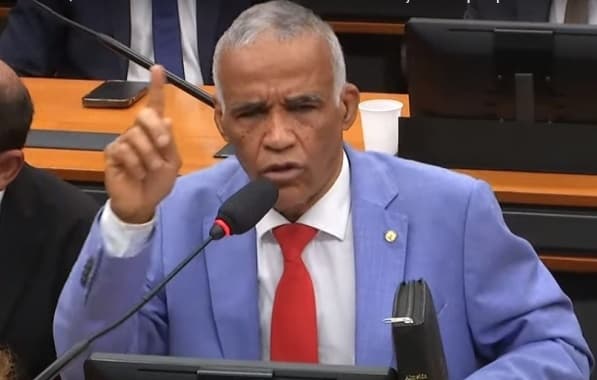 VÍDEO: Isidório faz fala transfóbica na Câmara dos Deputados: “Homem mesmo cortando a binga não vai ser mulher”