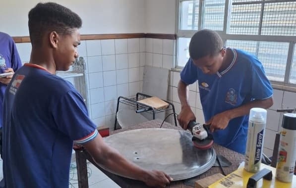 Estudantes de Ilhéus constroem fogão de baixo custo usando antenas parabólicas