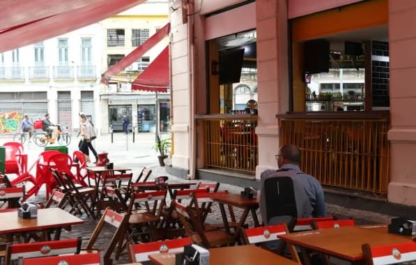 Mais da metade dos bares e restaurantes opera sem lucro em novembro, aponta levantamento