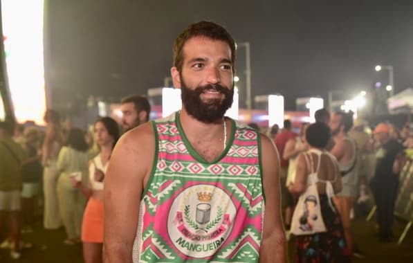 VÍDEO: Humberto Carrão desce do camarote para curtir show de Daniela Mercury no Festival Virada Salvador