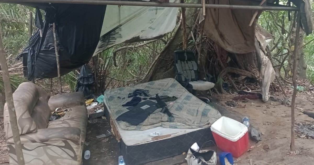 Polícia desmonta acampamento de suspeitos de tráfico no bairro de Ilha Amarela, em Salvador