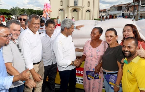 Governo atua no combate à seca em 195 municípios baianos, com distribuição de 212 mil sacas de milho para alimentação animal