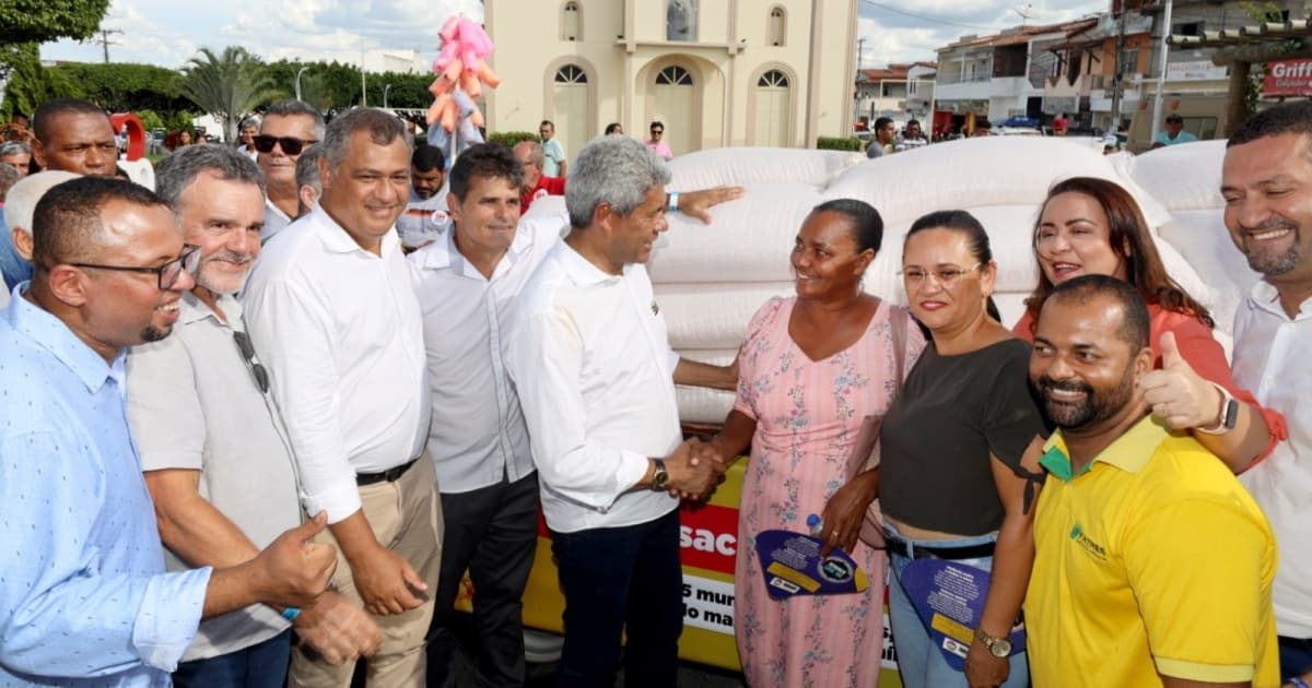 Governo atua no combate à seca em 195 municípios baianos, com distribuição de 212 mil sacas de milho para alimentação animal