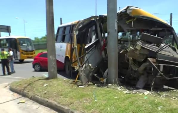 Acidente entre micro-ônibus e carro deixa 2 feridos na rotatória do Aeroporto