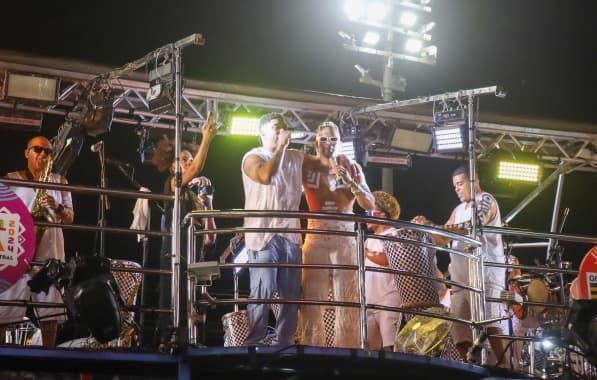 Timbalada canta sucessos e arrasta multidão no Circuito Dodô, na Barra