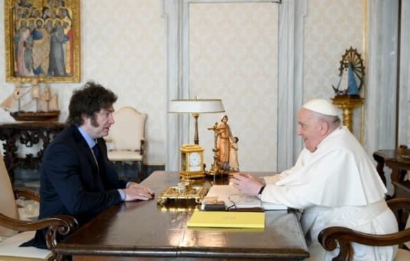 Com alfajor e biscoitos argentinos, Milei pede desculpa ao Papa por chamá-lo de “imbecil”