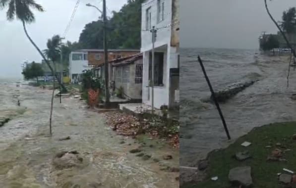 Com as fortes chuvas, mar avança e invade a calçada na comunidade de Itamoabo, em Ilha de Maré