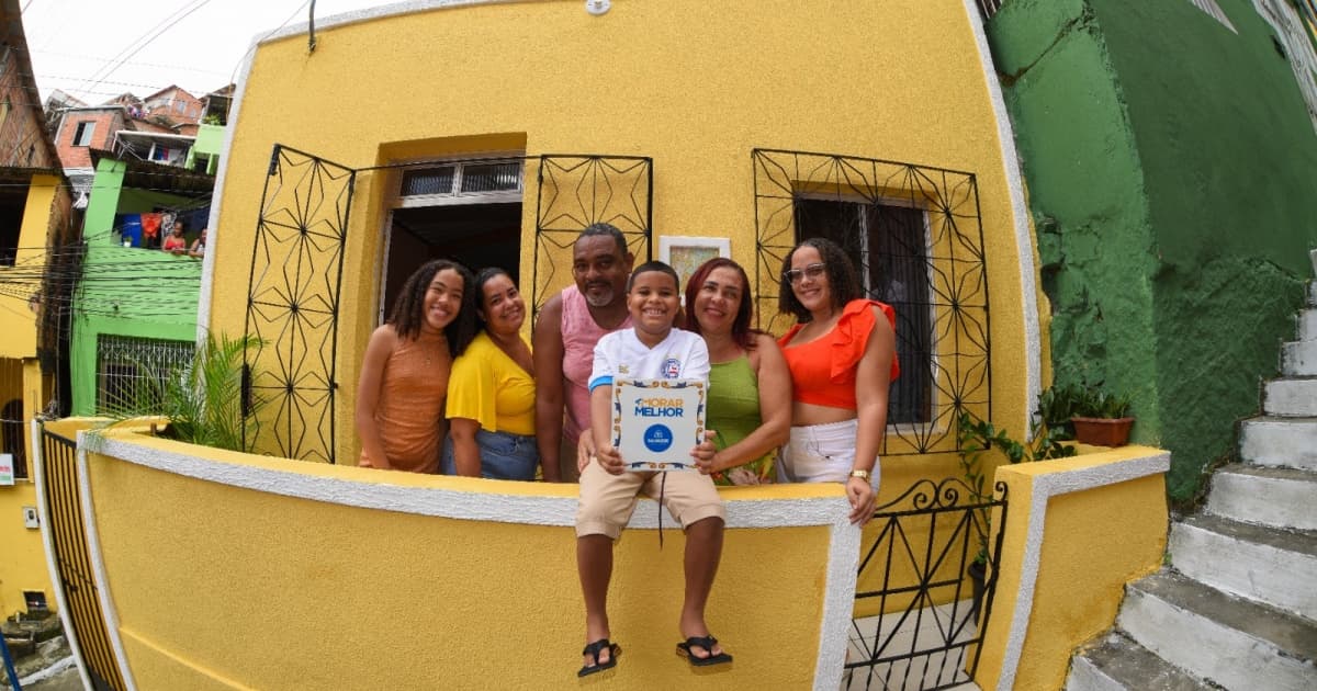 Prefeitura reforma mais 100 casas no Calafate pelo Morar Melhor em Fazenda Grande do Retiro