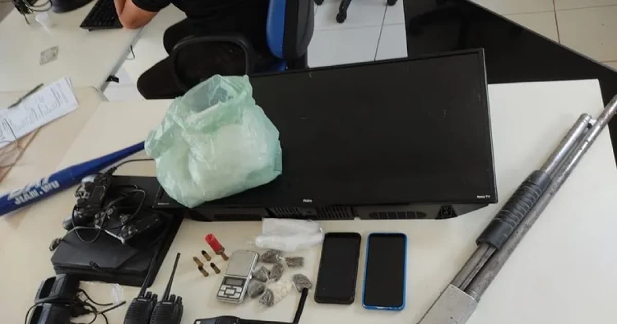 PM prende três traficantes com arma e recupera produtos furtados em Caetité