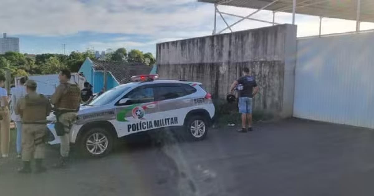 Cena do crime em Chapecó (Santa Catarina), onde um funcionário matou o chefe a tiros e se matou logo em seguida.