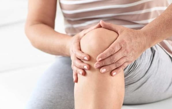 Mulheres estão mais propensas a ter lesões e doenças no joelho, explica especialista 