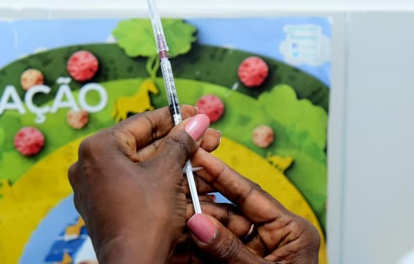 Salvador amplia vacina contra a dengue para público de 6 a 16 anos nesta terça-feira