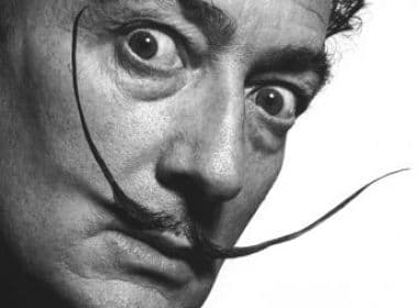 Salvador Dalí vendeu fio falso de seu bigode por US$ 10 mil a Yoko Ono