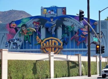 Estúdio Warner Brothers planeja demitir 10% de seus funcionários
