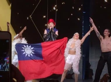 Fotos de Madonna envolta em bandeira de Taiwan gera polêmica com a China