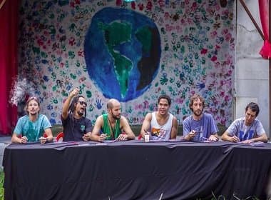 Ponto de Equilíbrio realiza tarde de autógrafos com fãs baianos nesta sexta