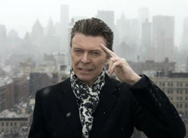 Prefeito de Berlim inaugura placa em homenagem a David Bowie