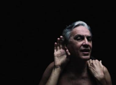 Caetano Veloso faz show para financiar exposição ‘Queermuseu’ no Rio de Janeiro