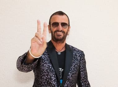 Ringo Starr é condecorado com título de cavaleiro pela rainha Elizabeth II
