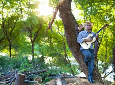 ‘No Som das Cordas’: Baiano une composição musical e trabalho de luthier em disco solo