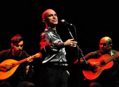 Edson Cordeiro encerra turnê ‘Fado Tropical’ no Café-Teatro Rubi