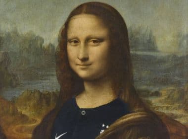 Museu do Louvre ‘veste’ Monalisa com camisa da França e compra briga com italianos
