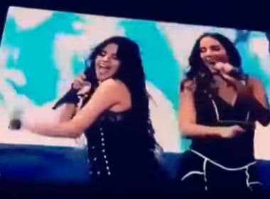 Camila Cabello surpreende fãs e recebe Anitta no palco durante show em SP; veja vídeo