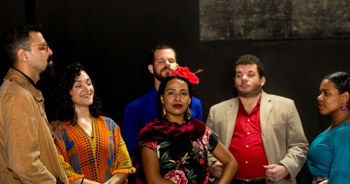 Em curta temporada, espetáculo soteropolitano Frida Kahlo estreia em Feira de Santana 