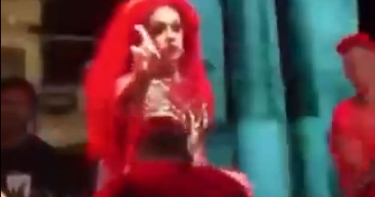 Fã invade palco e é empurrado por Glória Groove durante show em Salvador; veja vídeo