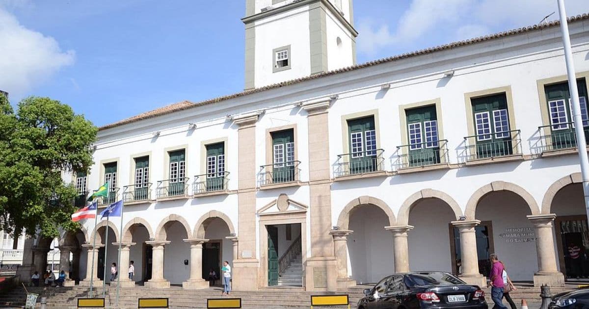 Câmara de Salvador realiza sessão comemorativa aos 40 anos do 'Poetas na Praça'