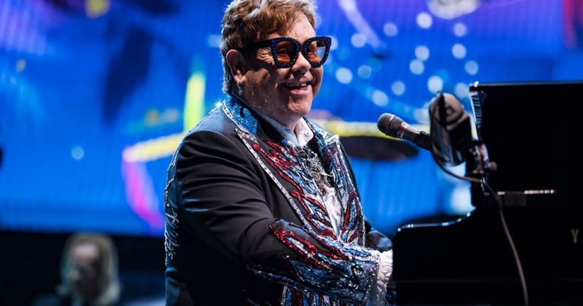 Com problema de saúde, Elton John interrompe show e chora por não conseguir cantar