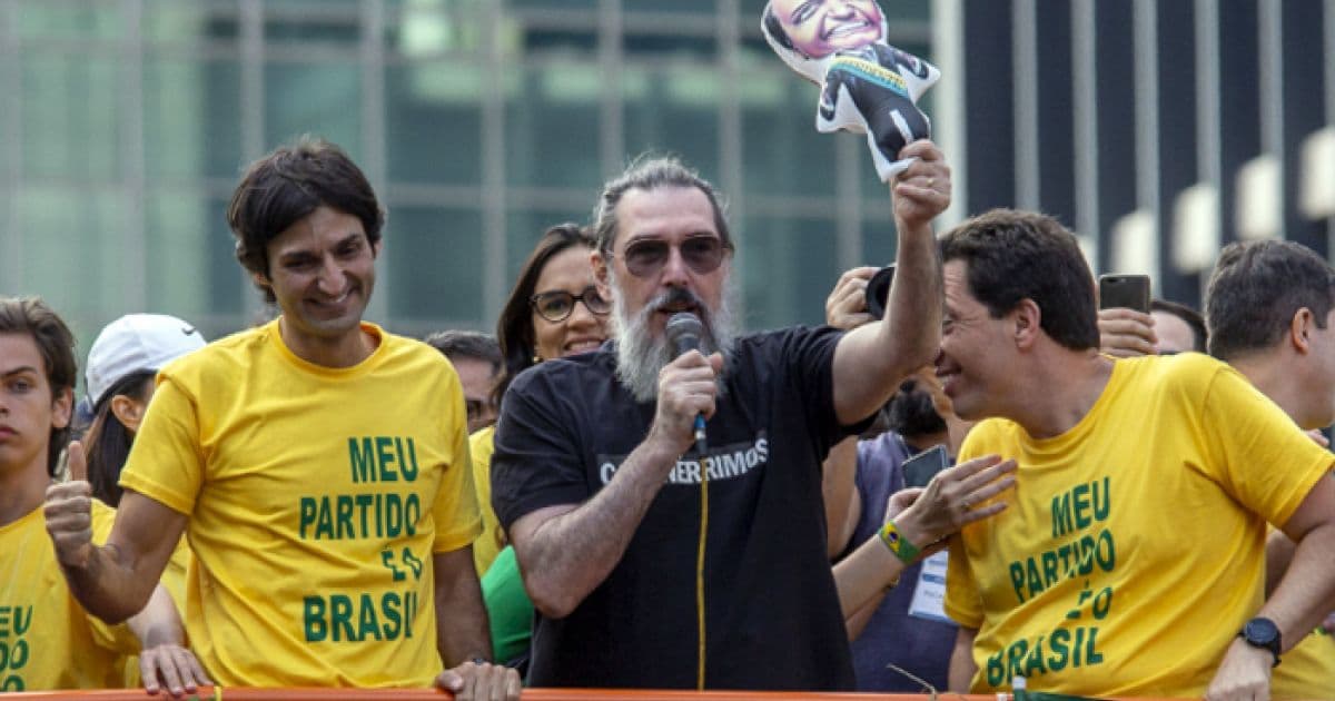 Lobão diz que Bolsonaro não tem condições 'morais de administrar o país'