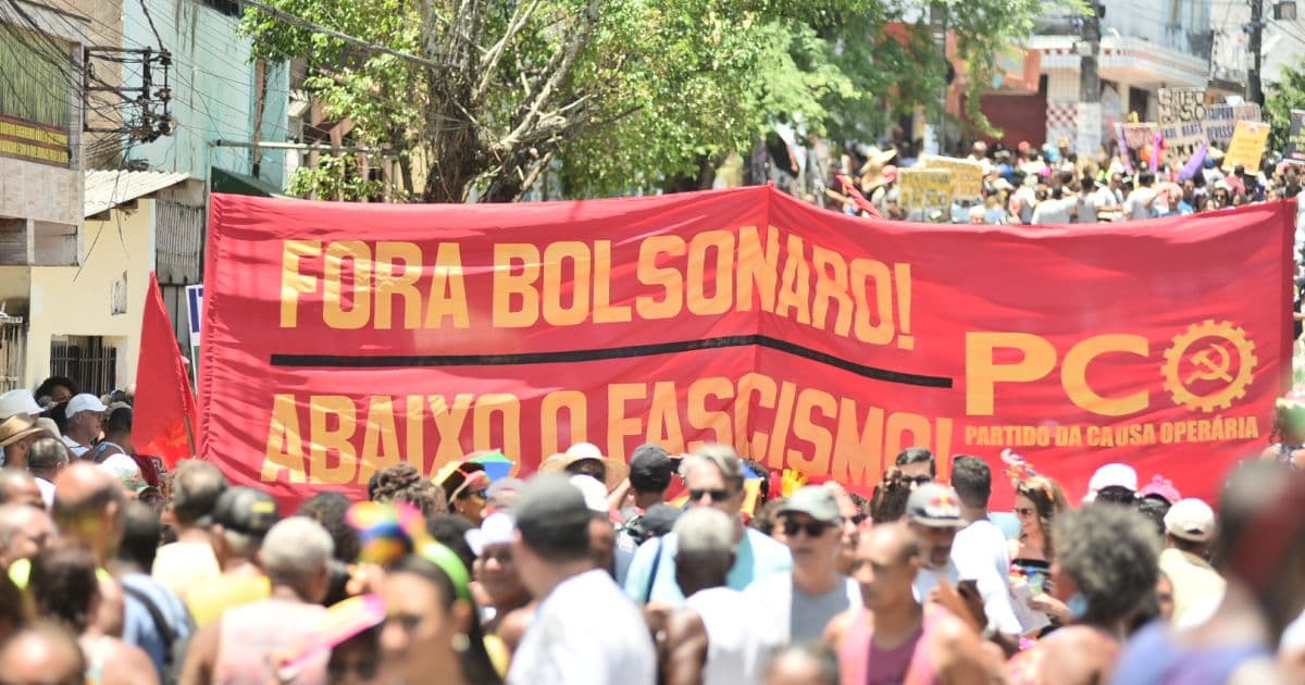 Com desfile em atraso, Mudança do Garcia segue seu rito de protesto e tradição