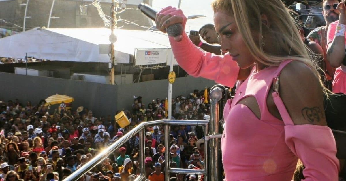 Pabllo Vittar se torna primeira drag queen a atingir 1 bi em reproduções