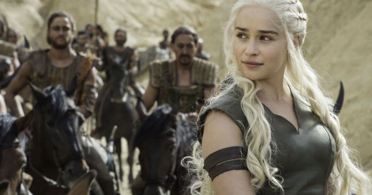 Emilia Clarke conta que homens tinham tratamento diferenciado em 'Game of Thrones'