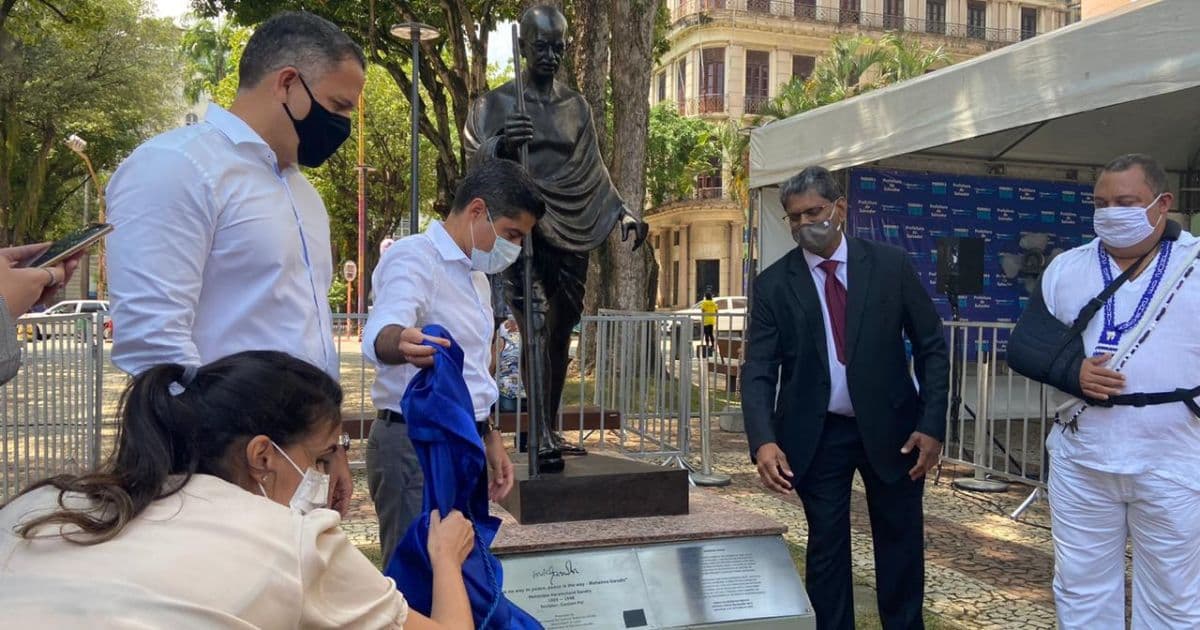 Em inauguração de estátua de Gandhi, Neto destaca papel geopolítico de Índia e Brasil